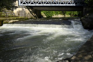 L'Areuse alimente en eau potable une grande partie de la population neuchâteloise. C'est une ressource précieuse pour le canton (photo symbolique). KEYSTONE/LAURENT GILLIERON